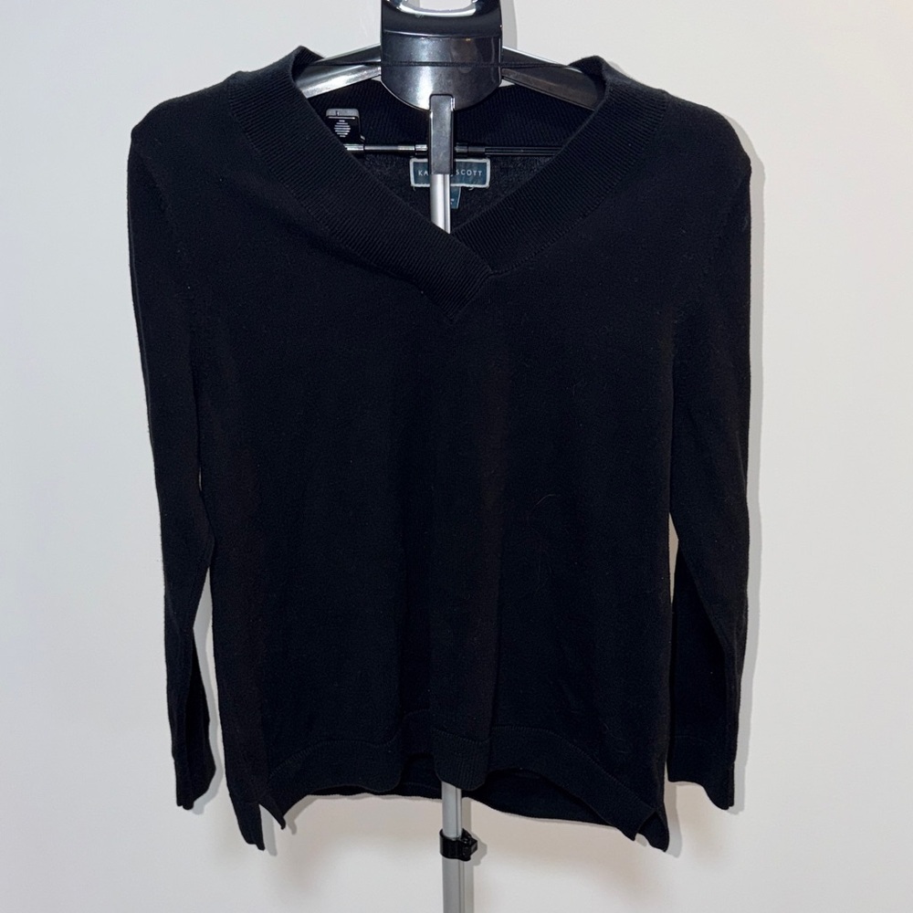 Kendra Scott Black V-Neck Sweater